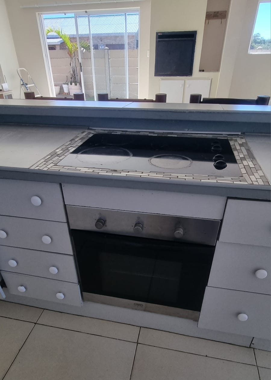 To Let 3 Bedroom Property for Rent in Jeffreys Bay Central Eastern Cape